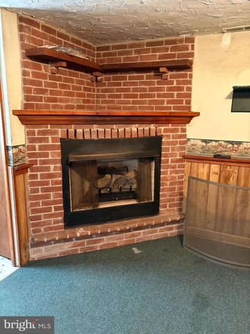 19 DIANA DR, New Oxford, PA 17350