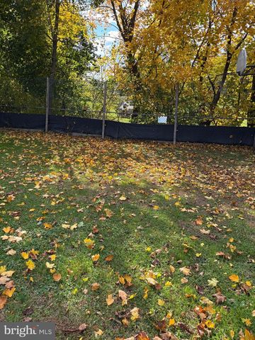 19 DIANA DR, New Oxford, PA 17350