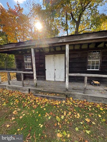 19 DIANA DR, New Oxford, PA 17350