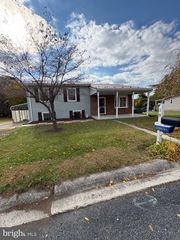 19 DIANA DR, New Oxford, PA 17350