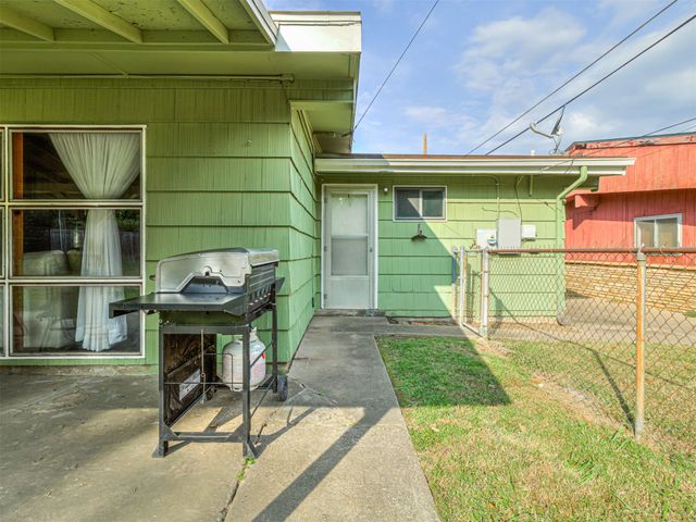 825 N Vancouver Avenue, Tulsa, OK 74127