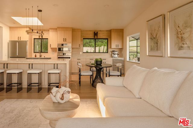 7802 Torreyson Drive, Los Angeles, CA 90046