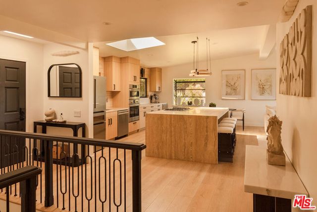 7802 Torreyson Drive, Los Angeles, CA 90046