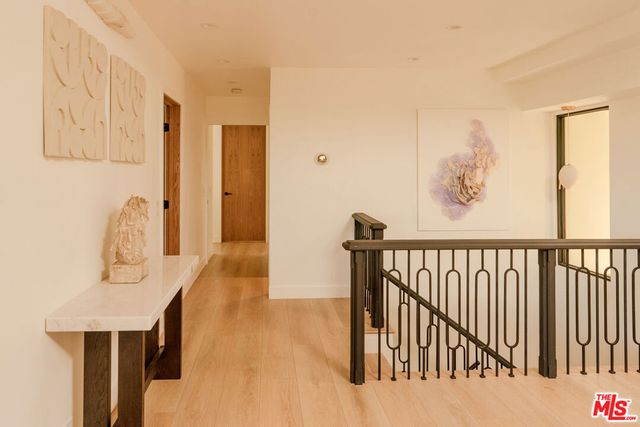 7802 Torreyson Drive, Los Angeles, CA 90046