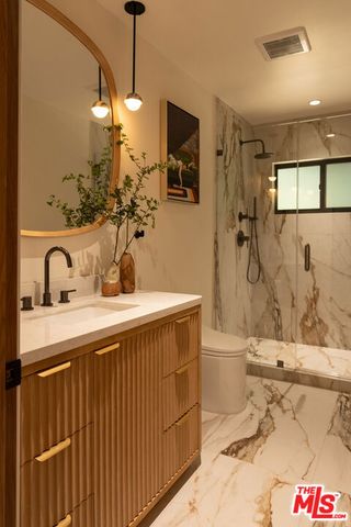 7802 Torreyson Drive, Los Angeles, CA 90046