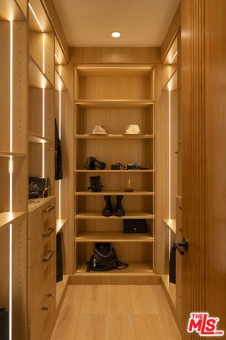 7802 Torreyson Drive, Los Angeles, CA 90046