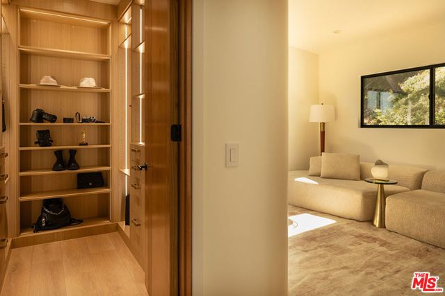 7802 Torreyson Drive, Los Angeles, CA 90046