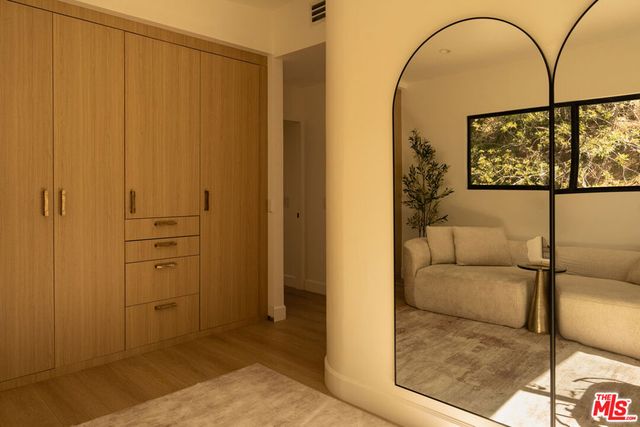 7802 Torreyson Drive, Los Angeles, CA 90046