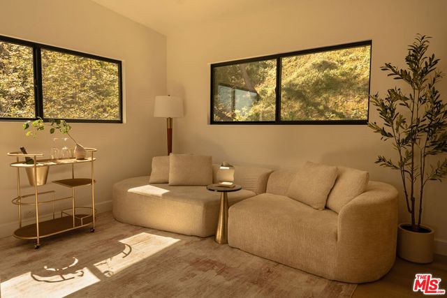 7802 Torreyson Drive, Los Angeles, CA 90046