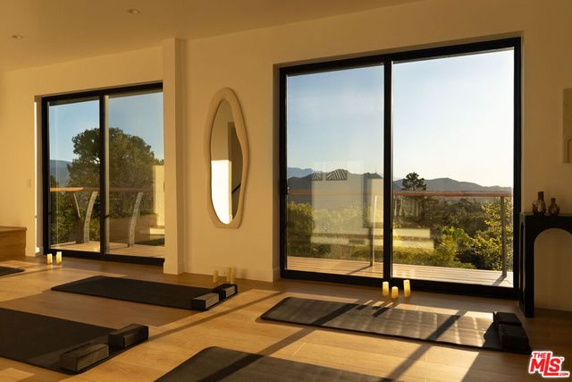 7802 Torreyson Drive, Los Angeles, CA 90046