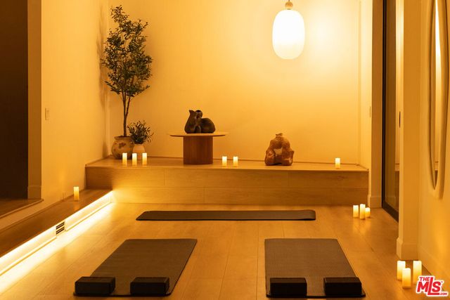 7802 Torreyson Drive, Los Angeles, CA 90046