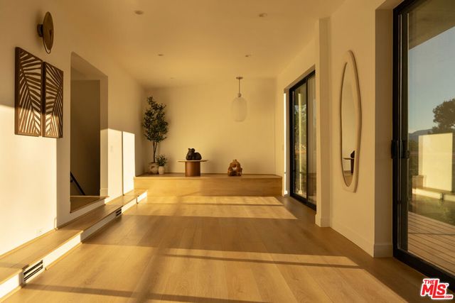 7802 Torreyson Drive, Los Angeles, CA 90046