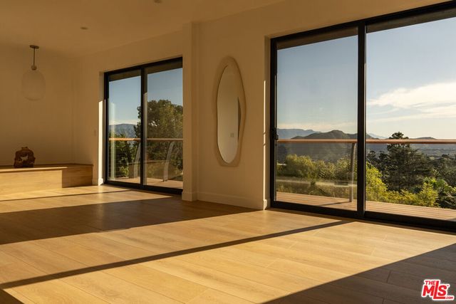 7802 Torreyson Drive, Los Angeles, CA 90046