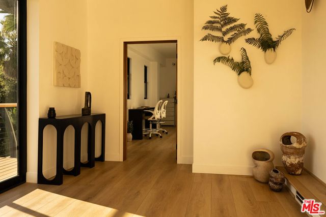 7802 Torreyson Drive, Los Angeles, CA 90046