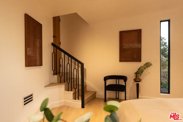 7802 Torreyson Drive, Los Angeles, CA 90046