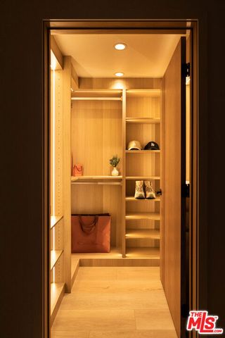 7802 Torreyson Drive, Los Angeles, CA 90046