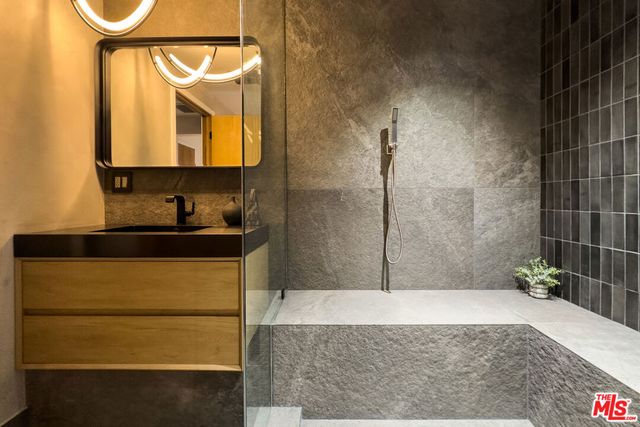 7802 Torreyson Drive, Los Angeles, CA 90046