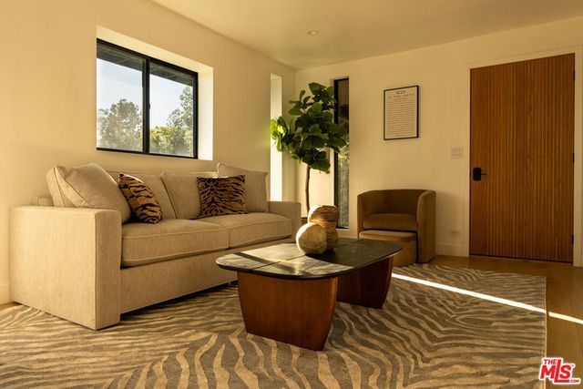 7802 Torreyson Drive, Los Angeles, CA 90046