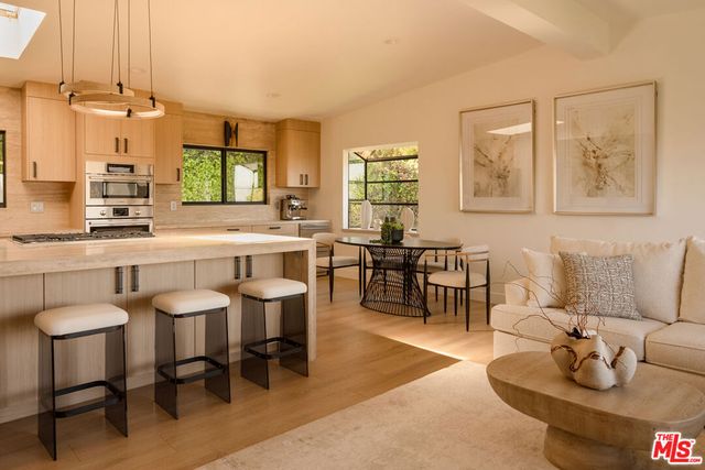 7802 Torreyson Drive, Los Angeles, CA 90046