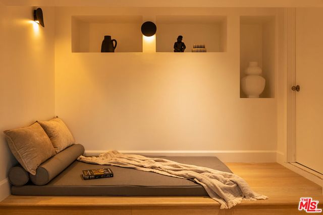 7802 Torreyson Drive, Los Angeles, CA 90046