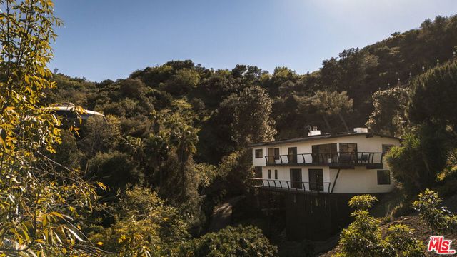 7802 Torreyson Drive, Los Angeles, CA 90046