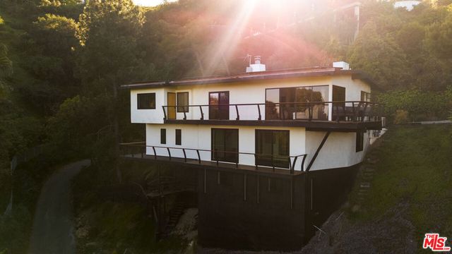 7802 Torreyson Drive, Los Angeles, CA 90046