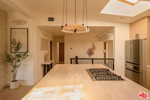 7802 Torreyson Drive, Los Angeles, CA 90046