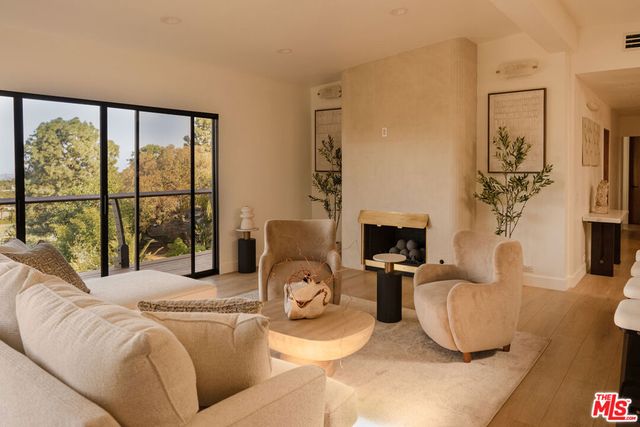 7802 Torreyson Drive, Los Angeles, CA 90046