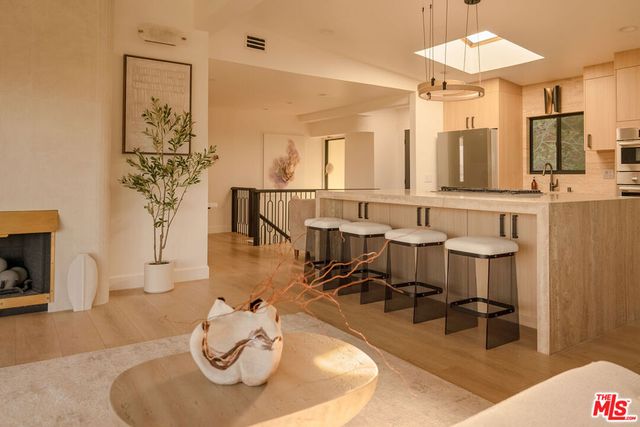 7802 Torreyson Drive, Los Angeles, CA 90046