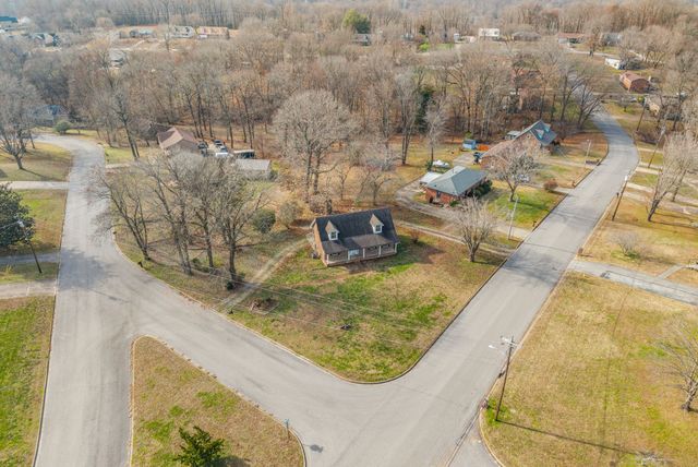 423 Warren Cir, Clarksville, TN 37040