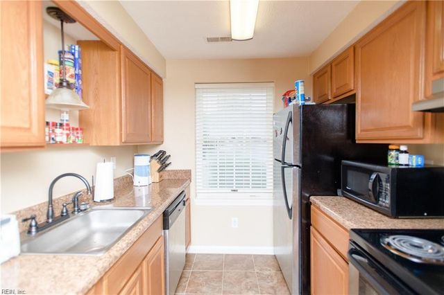 63 Lucinda CT, Hampton, VA 23666