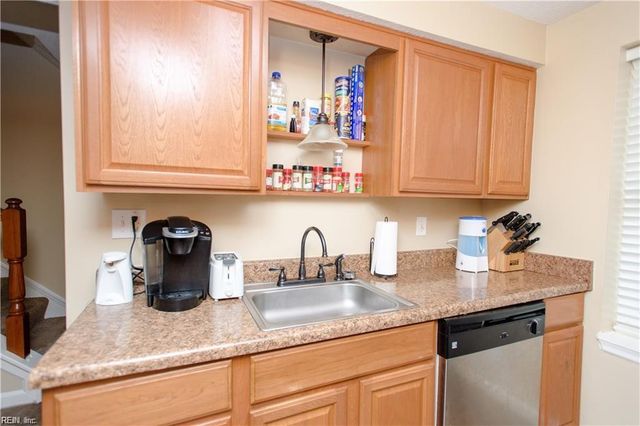 63 Lucinda CT, Hampton, VA 23666