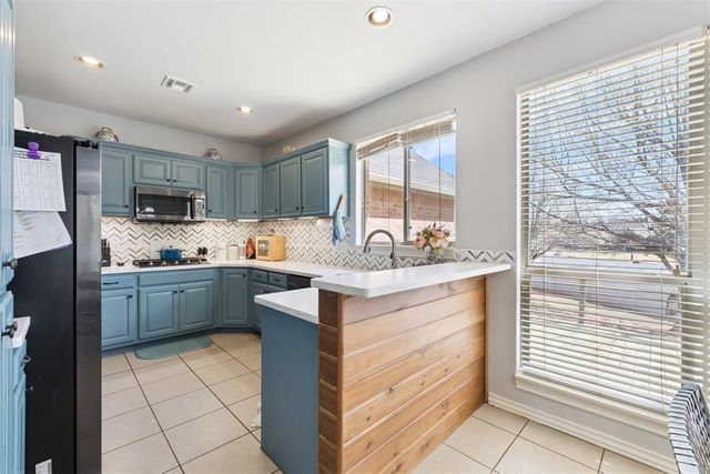 2214 Cedar Pointe Circle, Edmond, OK 73003