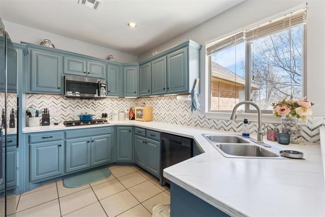 2214 Cedar Pointe Circle, Edmond, OK 73003