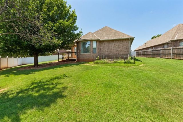 2214 Cedar Pointe Circle, Edmond, OK 73003