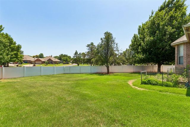 2214 Cedar Pointe Circle, Edmond, OK 73003