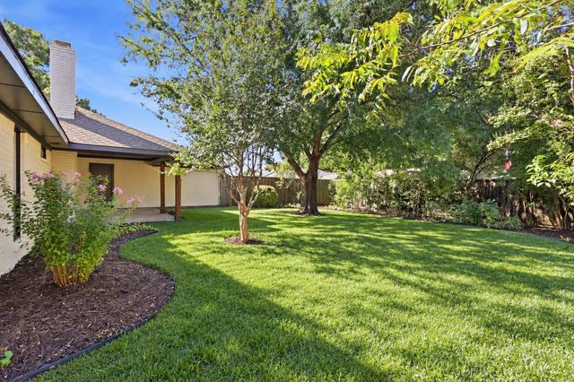 2815 Staffordshire Drive, Carrollton, TX 75007
