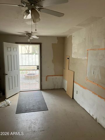 7613 W Devonshire Avenue, Phoenix, AZ 85033