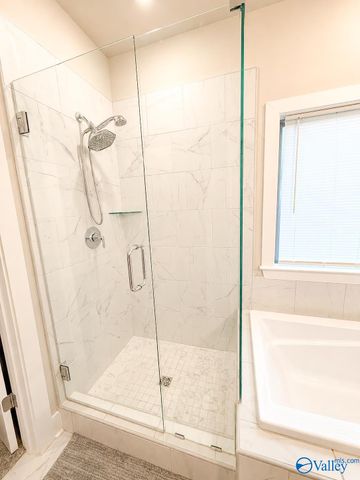 12494 Whitcomb Circle, Athens, AL 35613