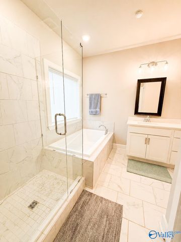 12494 Whitcomb Circle, Athens, AL 35613
