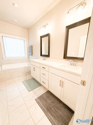 12494 Whitcomb Circle, Athens, AL 35613