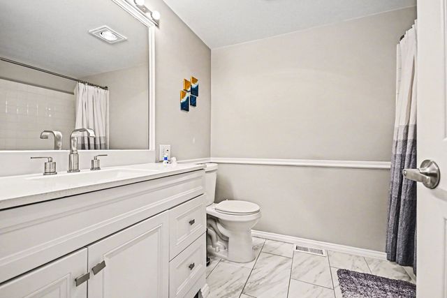 2057 Lancaster Circle 102D, Naperville, IL 60565