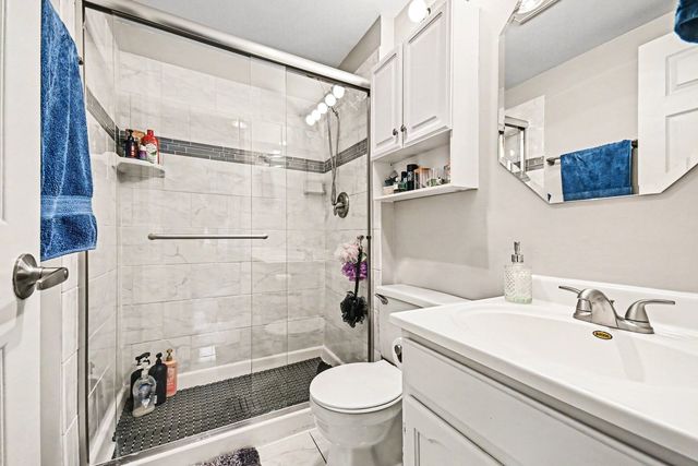 2057 Lancaster Circle 102D, Naperville, IL 60565