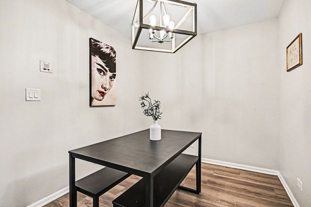 2057 Lancaster Circle 102D, Naperville, IL 60565