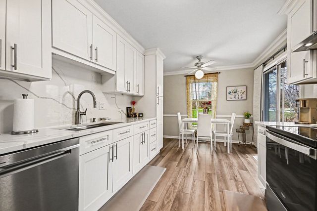 2057 Lancaster Circle 102D, Naperville, IL 60565