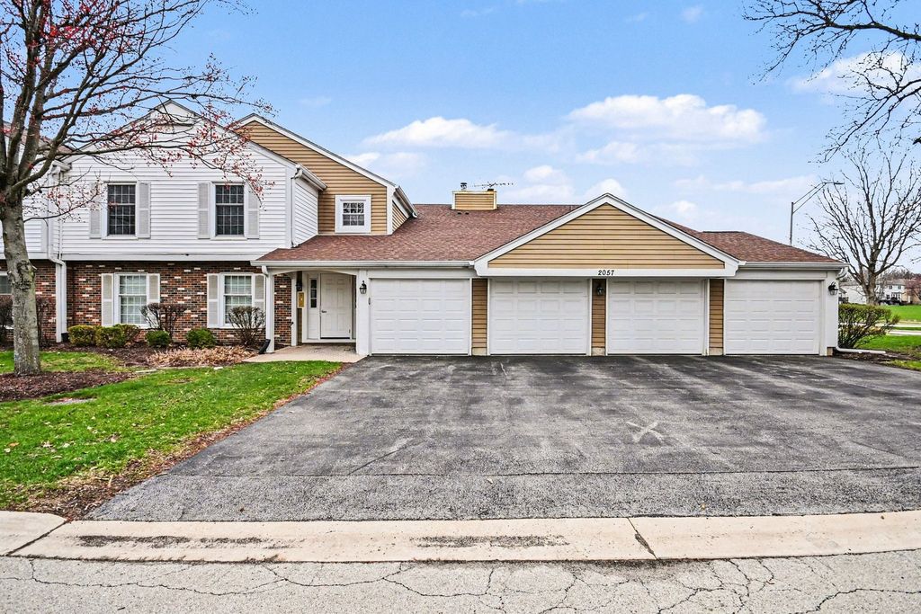 2057 Lancaster Circle 102D, Naperville, IL 60565