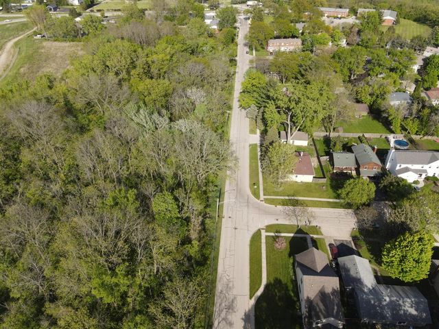 108 Arrowhead Drive, Algonquin, IL 60102