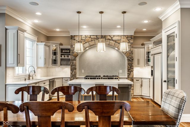 9162 Pleasant View Lane, Zionsville, IN 46077