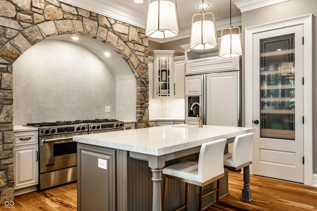 9162 Pleasant View Lane, Zionsville, IN 46077