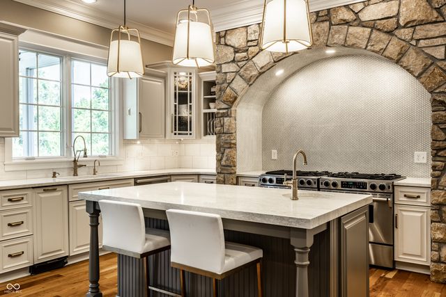 9162 Pleasant View Lane, Zionsville, IN 46077